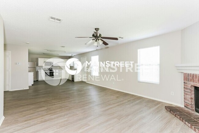 Building Photo - 4 Bedroom Pet-Friendly Home in Fort Worth, TX with Main Street Renewal