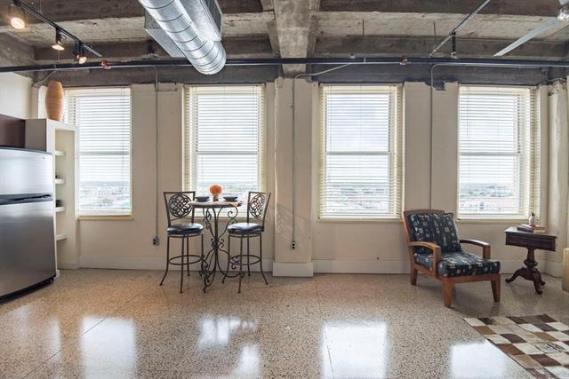 Foto principal - 221 W Lancaster Ave
