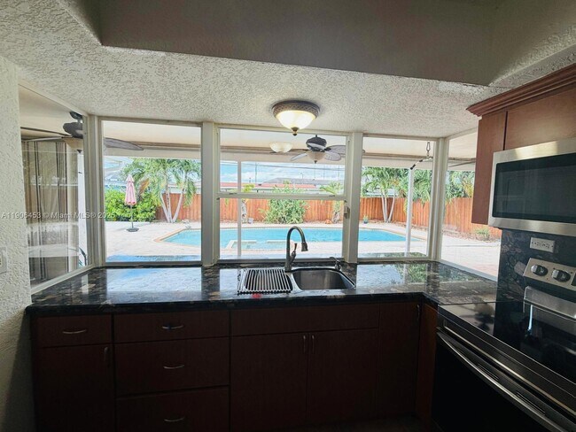 Foto del edificio - 515 NW 202nd Ter