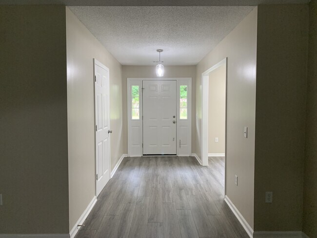 Foto del edificio - 1816 Beaver Creek Ln