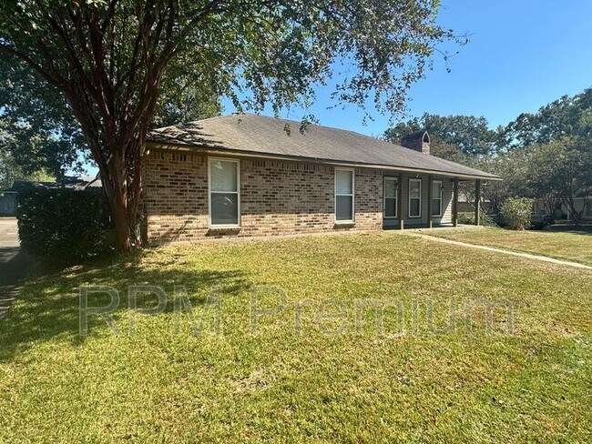 Foto del edificio - 2175 Deerwood Dr