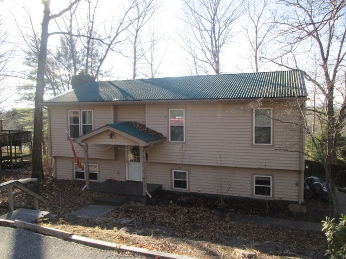 4 Bedroom 3 Bath House - 4 Bedroom 3 Bath House