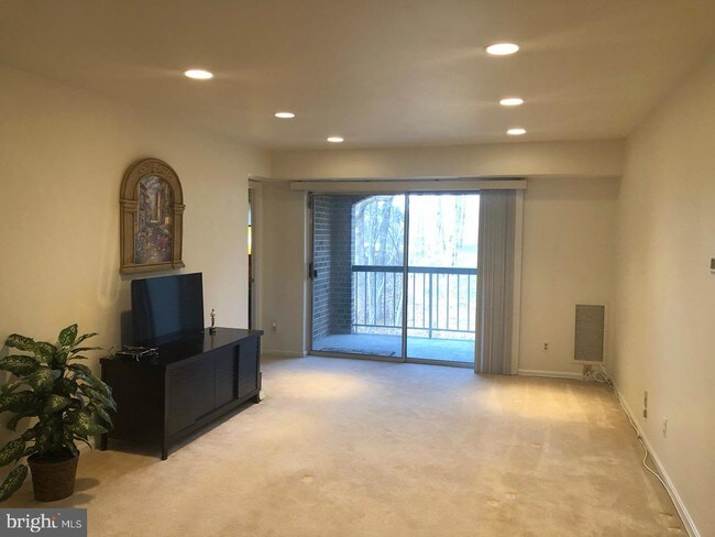 Foto del edificio - 5908 Cove Landing Rd