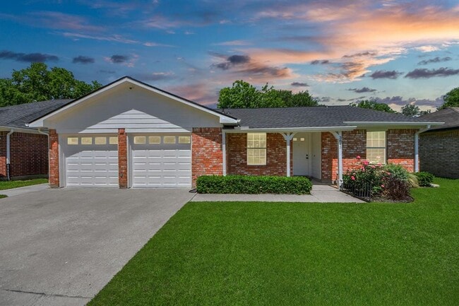 Building Photo - 3845 Jasmine Dr
