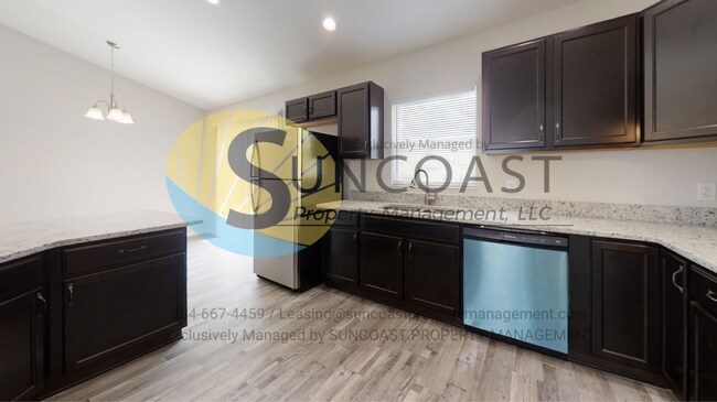 Building Photo - In Your Move In Era - Free App!