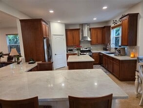 Building Photo - 383 Berenger Walk