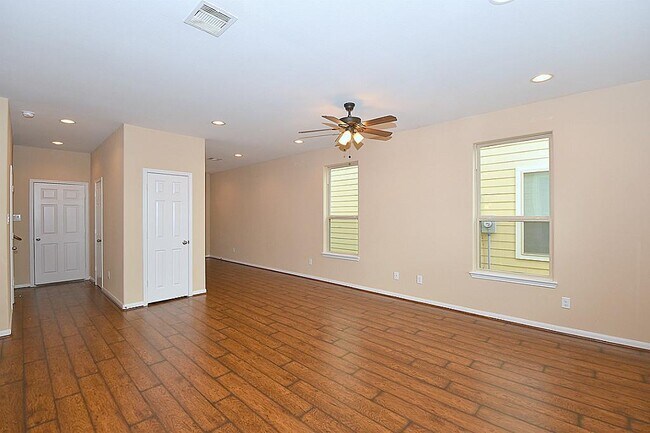 Foto del edificio - 17041 Wilthorne Gardens Ct