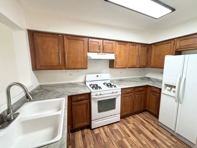 Building Photo - 652 Lincoln Station Dr