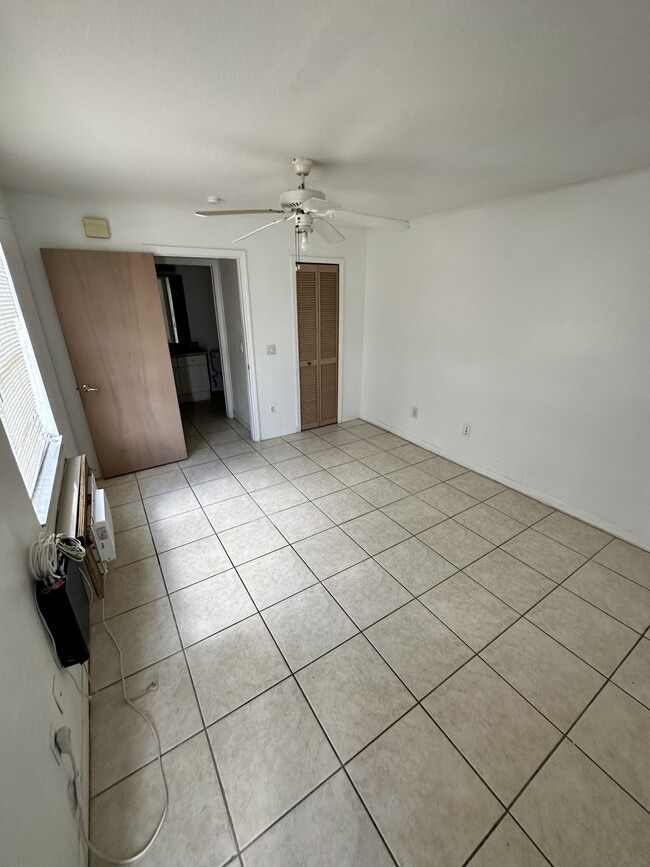 Foto del edificio - 235 Mango Dr