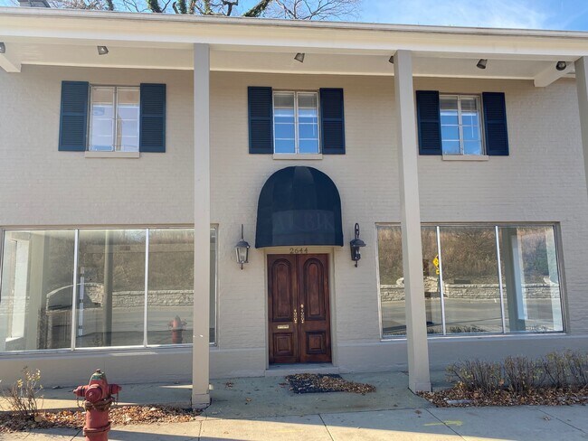 Building Photo - 2644 Green Bay Rd