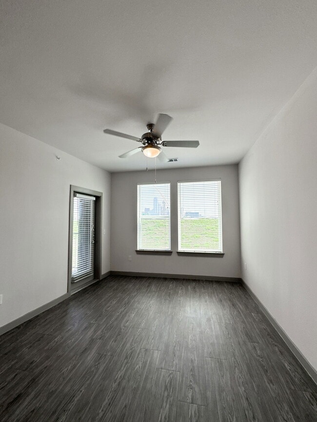 Photo - 1912 N Beckley Ave Apartment