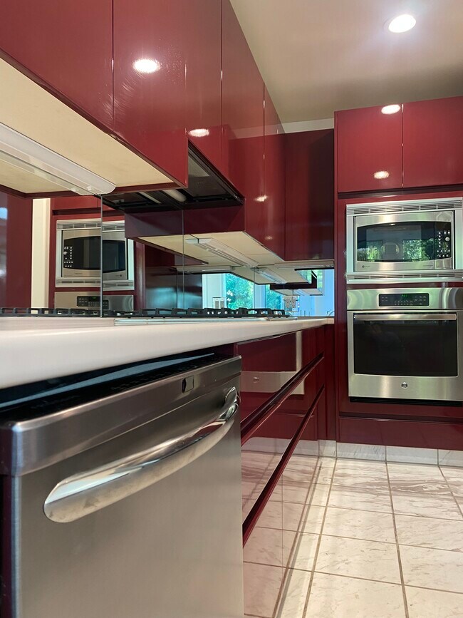 Foto del edificio - 287 E Blithedale Ave