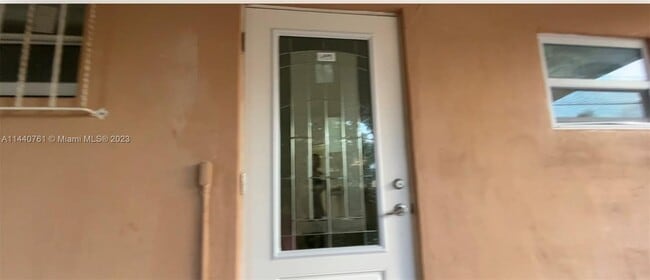 Building Photo - 631 Tamiami Blvd