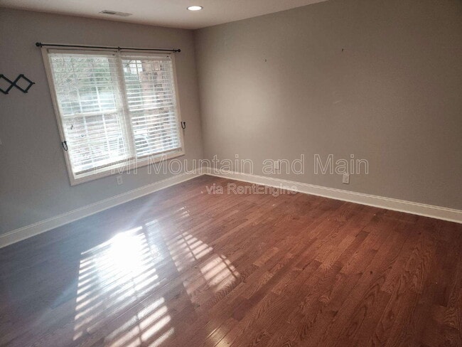 Building Photo - 52 Kirby Rd