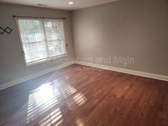 Foto del edificio - 52 Kirby Rd