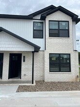 Building Photo - 1541B Northridge Dr E