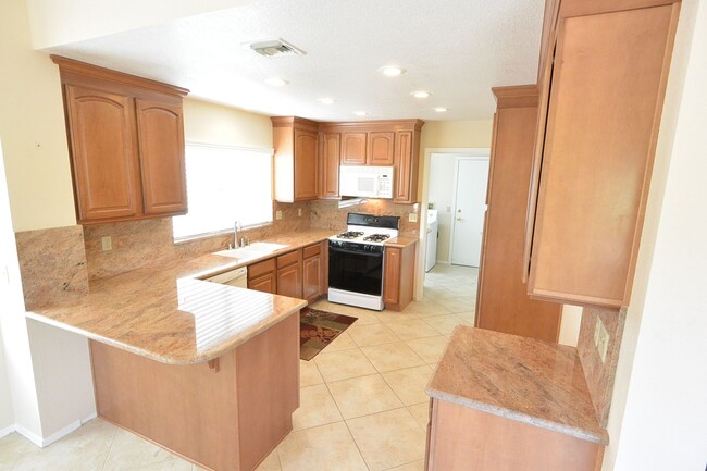 Foto del edificio - SUMMERLIN 1-STORY ON GOLF COURSE W/VIEWS 2...