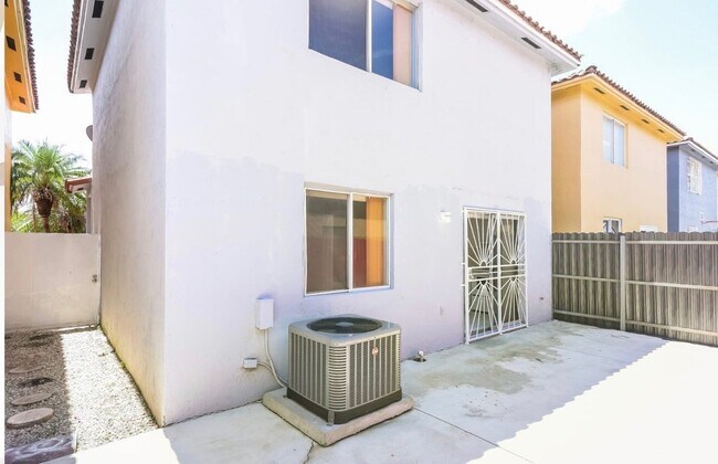 Foto del edificio - 7211 W 24th Ave