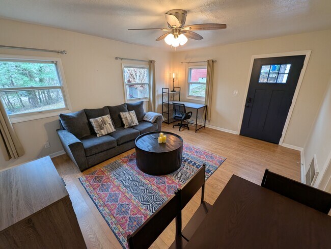 Foto del edificio - 5-25 Woodrow Ave