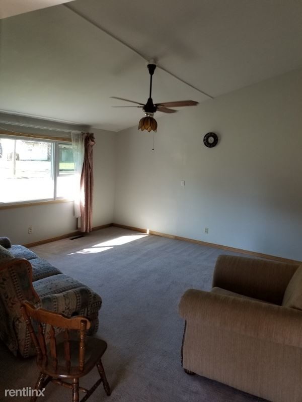 Building Photo - 2 br, 1.5 bath House - 11 Troy Lane