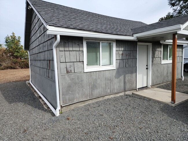 Building Photo - 85004 1/2 Cloverdale