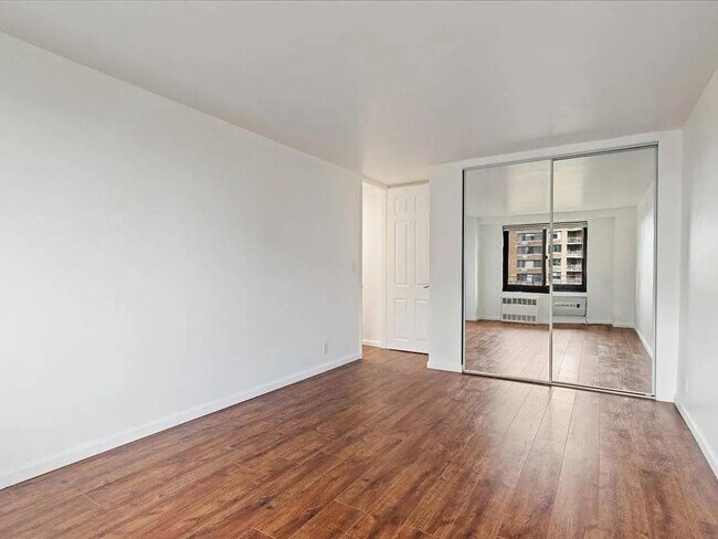Foto del edificio - 185 Hall St
