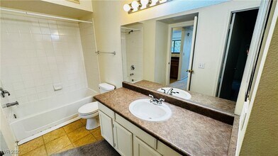 Building Photo - 45 Maleena Mesa St
