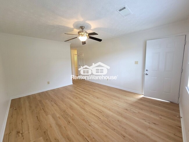 Building Photo - 270 S Jeff Davis Dr