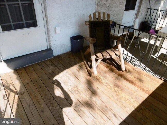 Foto del edificio - 3439 Barclay St