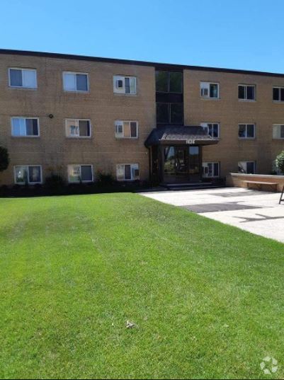 Building Photo - 1616-1616 Pembina Hwy