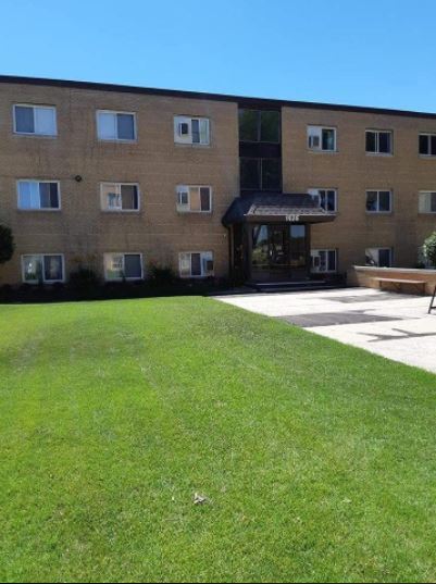 Building Photo - 1616-1616 Pembina Hwy