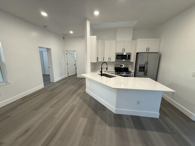 Foto del edificio - 11865 Ellison Wilson Rd