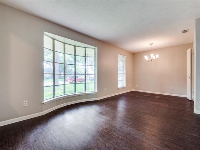 Foto del edificio - 2025 Cedar Valley Ln