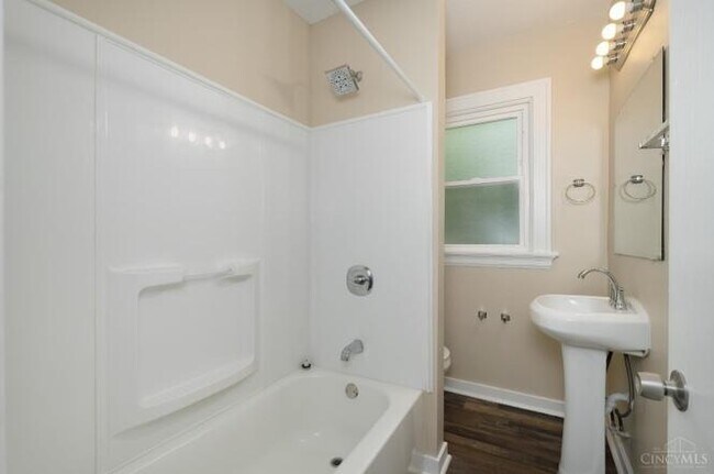 Building Photo - Bright 1-Bed in Clifton — Hardwood Floors, Off-Street Parking, Water Included
