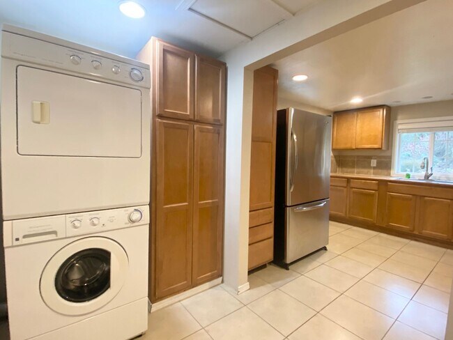 Foto del edificio - DOWNTOWN Covington home w/ basement