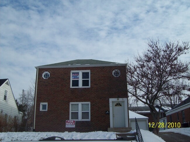 Building Photo - 616 1/2 Henry St