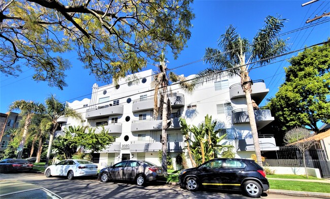 Vista exterior - Bentley Ave. Apartments