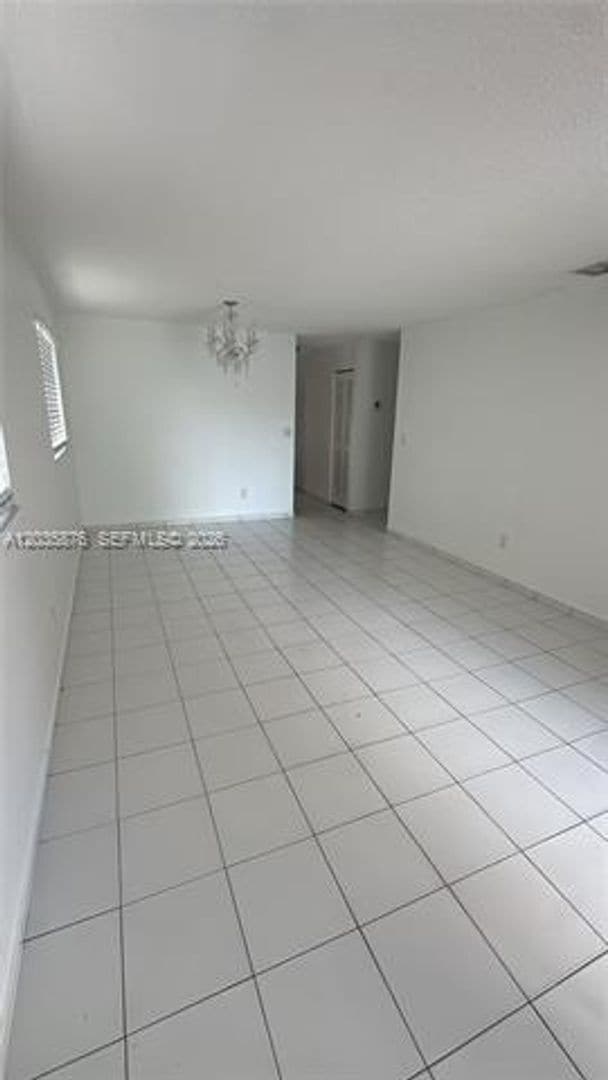 Foto del edificio - 830 W 75th St