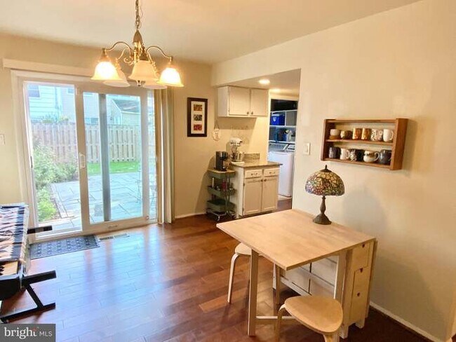 Building Photo - 5459 Woodenhawk Cir