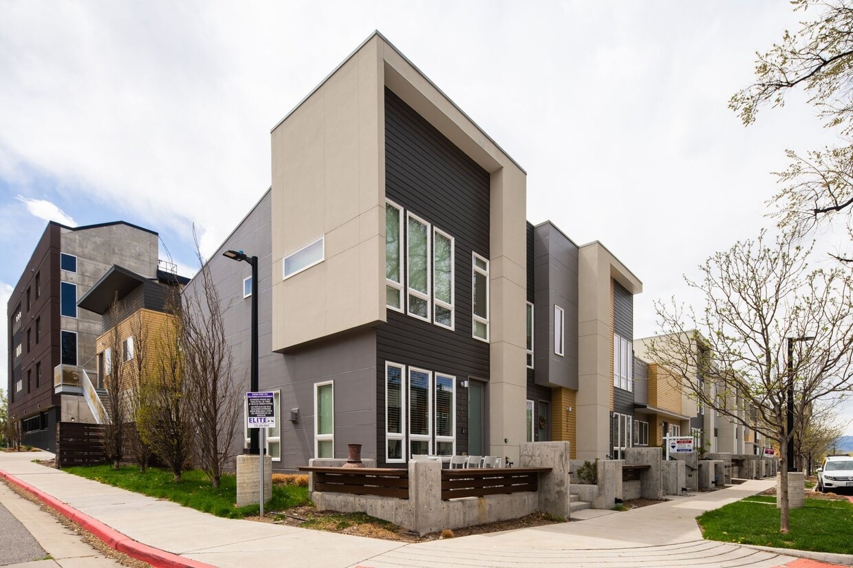 Modern 3 bed / 4 bath, 3 story townhome! - Modern 3 bed / 4 bath, 3 story townhome!