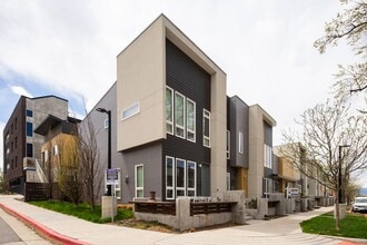 Building Photo - 2858 W Parkside Pl