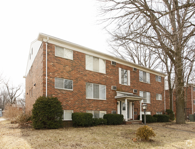 Elmwood Oaks Apartments - Elmwood Oaks Apts