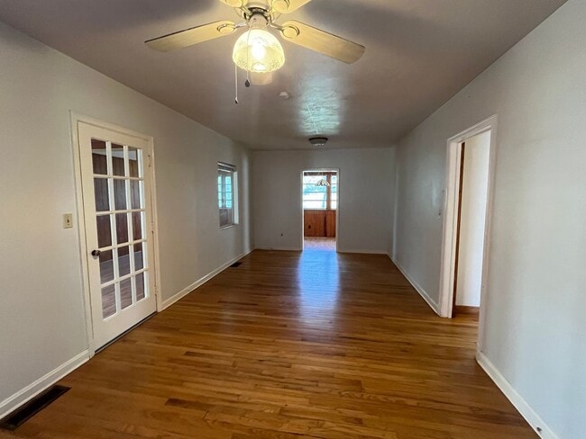 Building Photo - 3 Bedroom, 1 Bath home in Live Oak with la...