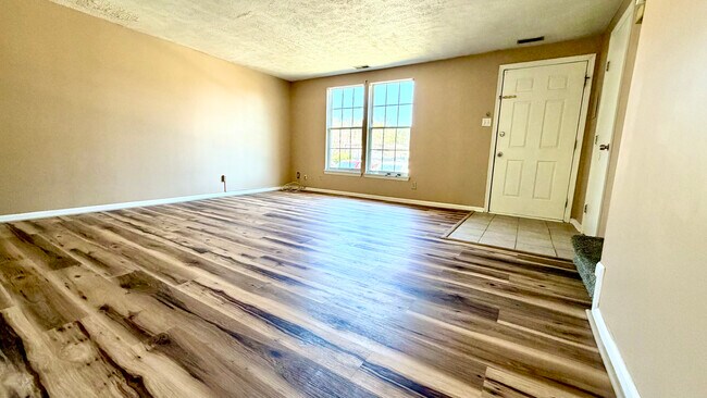 Building Photo - 25 Dorchester Cir