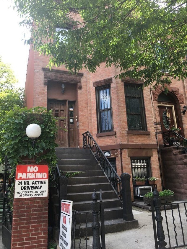 Primary Photo - 616 St Johns Pl