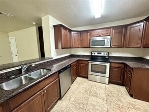 Building Photo - 2339 Bloomfield Dr
