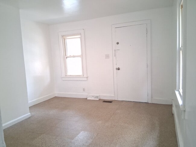 Building Photo - 213 Cohansey St