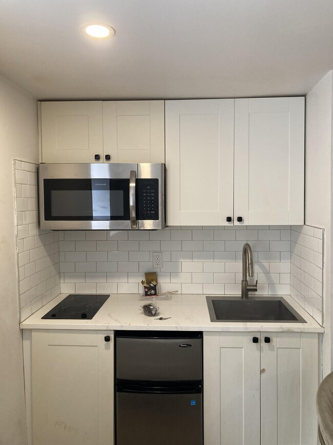 Building Photo - 1638 Rue Saint-Christophe Building Photo - 1638 Rue Saint-Christophe