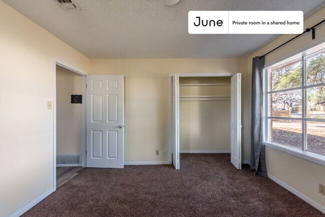 Foto del edificio - Room in Shared 4 bed/3 bath home