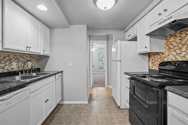 Building Photo - 2156 Fleur De Lis Ct